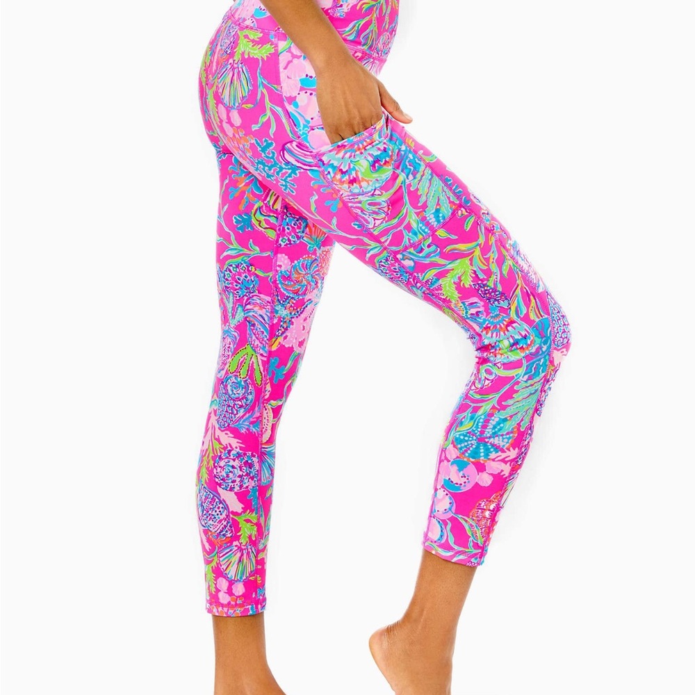 NWOT Lily Pulitzer ‘Shell Me Something Good’ 24” inseam leggings.